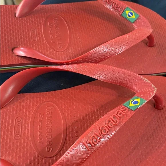 Havaianas Red Flip Flops with Brazilian Flag Detail - Picture 2 of 4